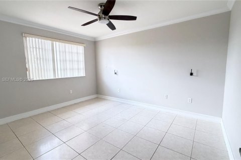 Touwnhouse à louer à Miami, Floride: 3 chambres, 139.45 m2 № 2065691 - photo 14