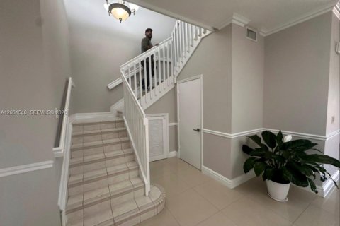 Touwnhouse à louer à Miami, Floride: 3 chambres, 139.45 m2 № 2065691 - photo 2