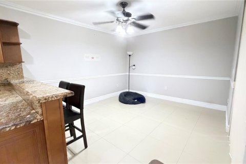 Touwnhouse à louer à Miami, Floride: 3 chambres, 139.45 m2 № 2065691 - photo 10