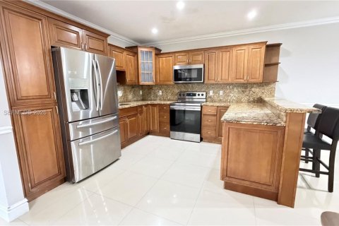 Touwnhouse à louer à Miami, Floride: 3 chambres, 139.45 m2 № 2065691 - photo 6