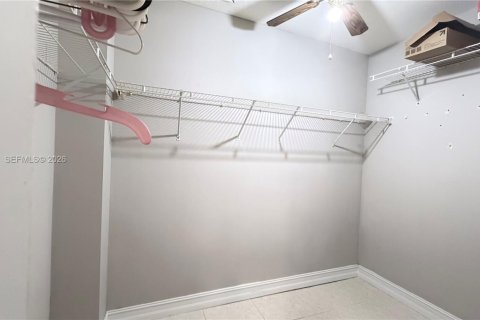 Touwnhouse à louer à Miami, Floride: 3 chambres, 139.45 m2 № 2065691 - photo 18