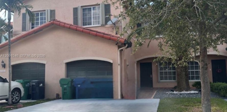 Touwnhouse à Miami, Floride 3 chambres, 139.45 m2 № 2065691