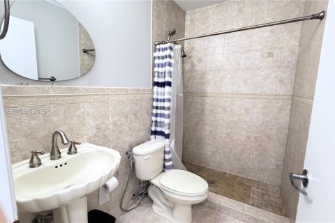 Touwnhouse à louer à Miami, Floride: 3 chambres, 139.45 m2 № 2065691 - photo 23