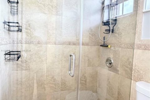 Touwnhouse à louer à Miami, Floride: 3 chambres, 139.45 m2 № 2065691 - photo 17