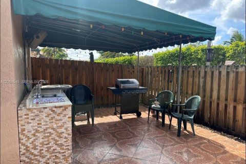 Touwnhouse à louer à Miami, Floride: 3 chambres, 139.45 m2 № 2065691 - photo 4