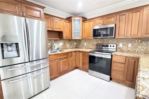 Touwnhouse à louer à Miami, Floride: 3 chambres, 139.45 m2 № 2065691 - photo 7