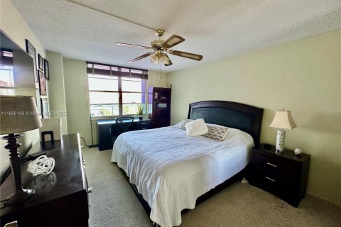 Купить кондоминиум в Санни-Айлс-Бич, Флорида 2 спальни, 138.24м2, № 1949427 - фото 18