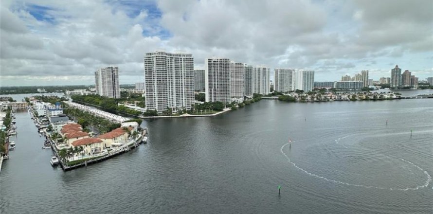 Кондоминиум с 2 спальнями в Санни-Айлс-Бич, Флорида № 1949427