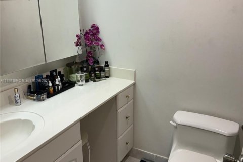 Купить кондоминиум в Санни-Айлс-Бич, Флорида 2 спальни, 138.24м2, № 1949427 - фото 8