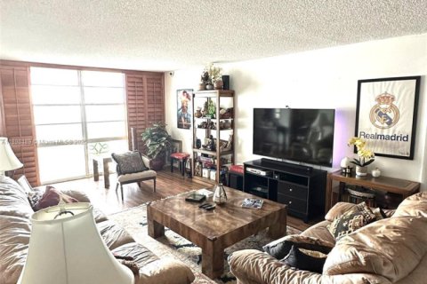 Купить кондоминиум в Санни-Айлс-Бич, Флорида 2 спальни, 138.24м2, № 1949427 - фото 3