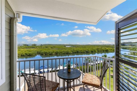 Townhouse in Tarpon Springs, Florida 4 bedrooms, 273.6 sq.m. № 1884472 - photo 25