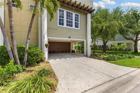Townhouse in Tarpon Springs, Florida 4 bedrooms, 273.6 sq.m. № 1884472 - photo 4
