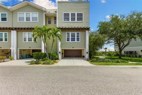 Townhouse in Tarpon Springs, Florida 4 bedrooms, 273.6 sq.m. № 1884472 - photo 2
