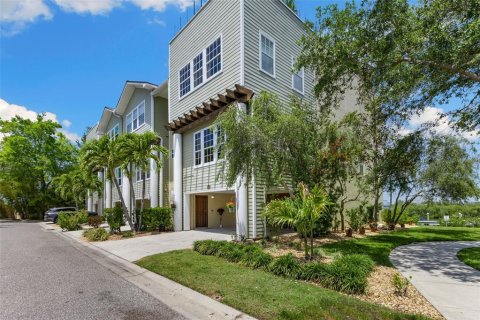Townhouse in Tarpon Springs, Florida 4 bedrooms, 273.6 sq.m. № 1884472 - photo 3