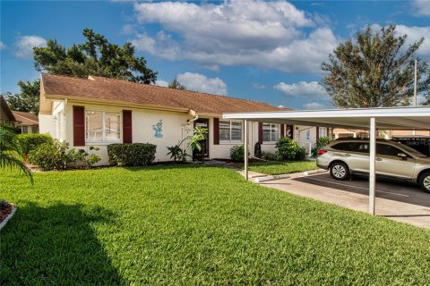 Condominio en Sun City Center, Florida, 2 dormitorios  № 2166809