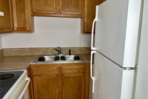 Condo in Coral Springs, Florida, 2 bedrooms  № 1887163 - photo 9