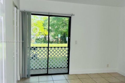 Condo in Coral Springs, Florida, 2 bedrooms  № 1887163 - photo 15