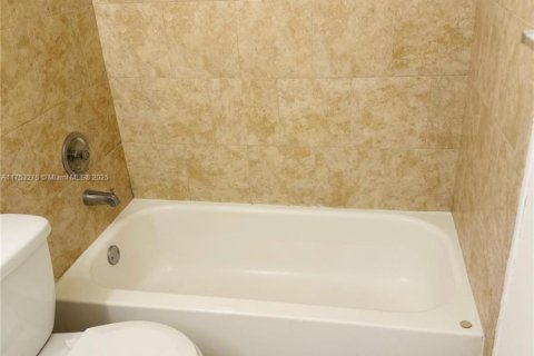 Condo in Coral Springs, Florida, 2 bedrooms  № 1887163 - photo 12