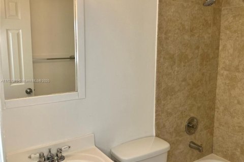 Condo in Coral Springs, Florida, 2 bedrooms  № 1887163 - photo 17