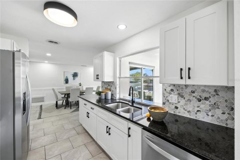Casa en venta en Saint Petersburg, Florida, 4 dormitorios, 147.34 m2 № 1873435 - foto 13