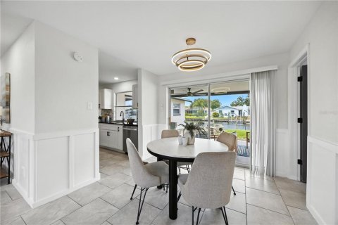 Casa en venta en Saint Petersburg, Florida, 4 dormitorios, 147.34 m2 № 1873435 - foto 9