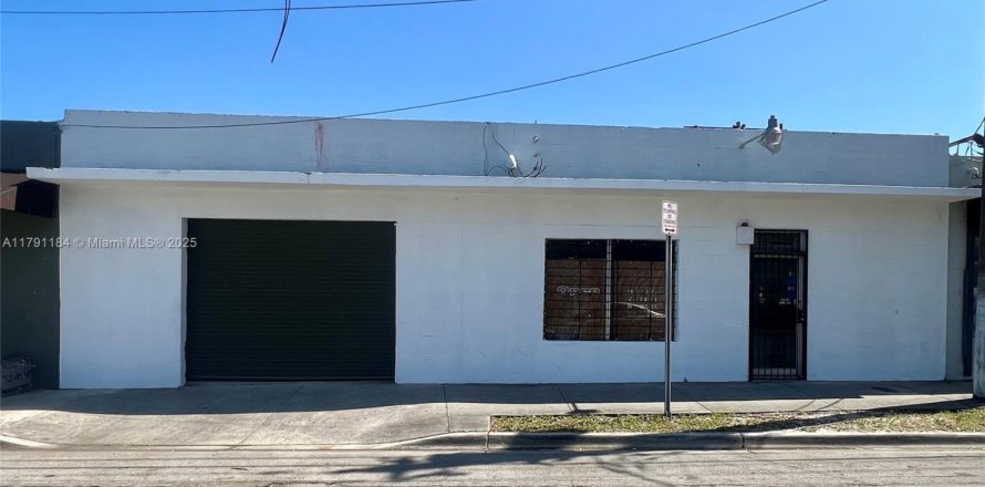 Commercial property in Miami, Florida № 1863477
