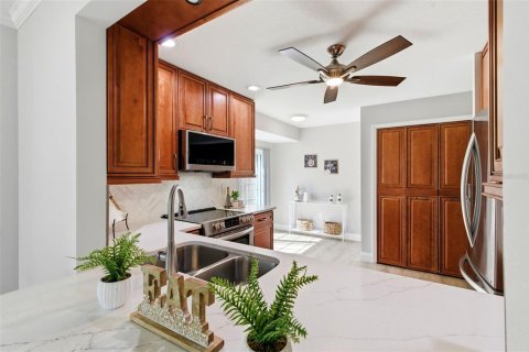 House in Sarasota, Florida 3 bedrooms, 170.75 sq.m. № 2152214 - photo 10