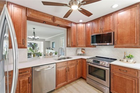 House in Sarasota, Florida 3 bedrooms, 170.75 sq.m. № 2152214 - photo 8