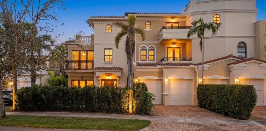 Adosado en Fort Lauderdale, Florida 3 dormitorios, 299.89 m2 № 2272486