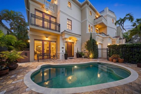 Adosado en venta en Fort Lauderdale, Florida, 3 dormitorios, 299.89 m2 № 2272486 - foto 2