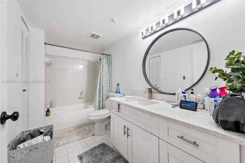 Купить кондоминиум в Хайполюксо, Флорида 2 спальни, 81.01м2, № 1922968 - фото 11