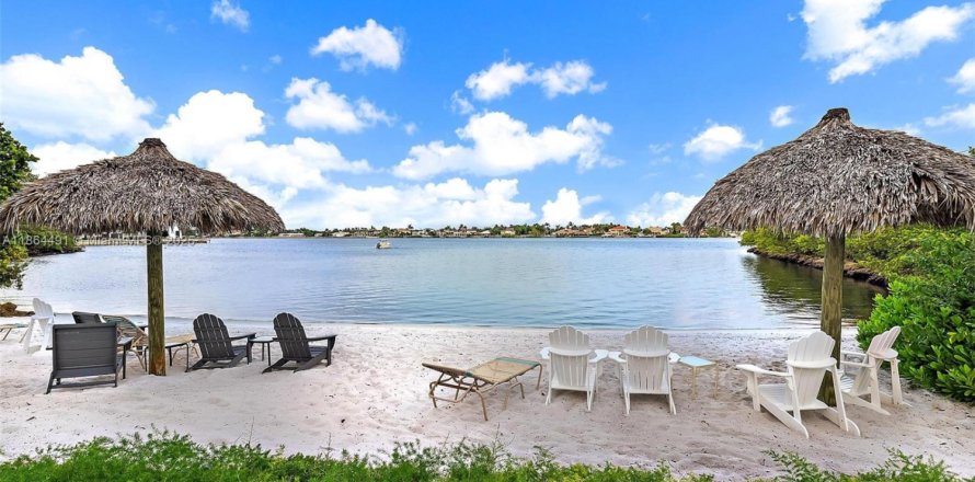 Кондоминиум с 2 спальнями в Хайполюксо, Флорида № 1922968