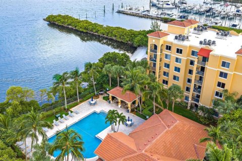 Купить кондоминиум в Хайполюксо, Флорида 2 спальни, 81.01м2, № 1922968 - фото 2