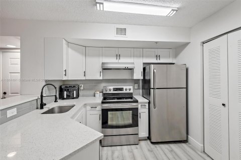 Купить кондоминиум в Хайполюксо, Флорида 2 спальни, 81.01м2, № 1922968 - фото 5