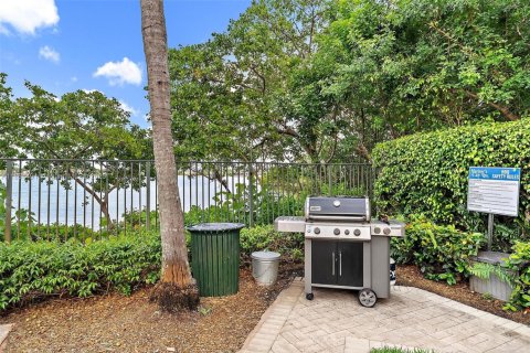 Купить кондоминиум в Хайполюксо, Флорида 2 спальни, 81.01м2, № 1922968 - фото 28