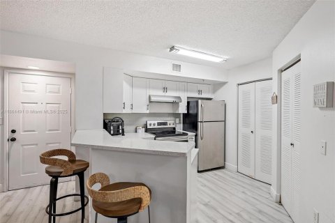 Купить кондоминиум в Хайполюксо, Флорида 2 спальни, 81.01м2, № 1922968 - фото 7