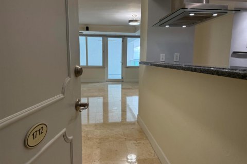 Condo in Fort Lauderdale, Florida, 2 bedrooms  № 2429831 - photo 3