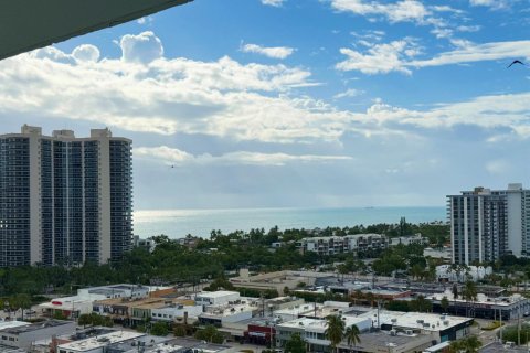 Condo in Fort Lauderdale, Florida, 2 bedrooms  № 2429831 - photo 18