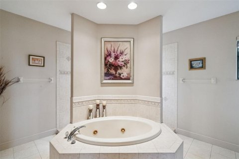 House in Clermont, Florida 4 bedrooms, 309.36 sq.m. № 2410059 - photo 30