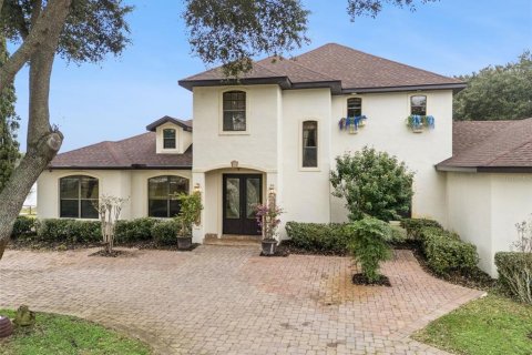 House in Clermont, Florida 4 bedrooms, 309.36 sq.m. № 2410059