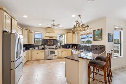 House in Clermont, Florida 4 bedrooms, 309.36 sq.m. № 2410059 - photo 17