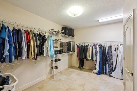 House in Clermont, Florida 4 bedrooms, 309.36 sq.m. № 2410059 - photo 3