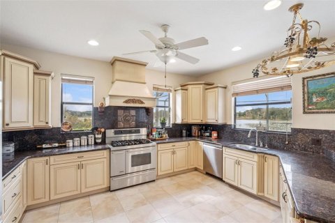 House in Clermont, Florida 4 bedrooms, 309.36 sq.m. № 2410059 - photo 18