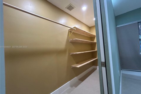 Casa en alquiler en Miami, Florida, 2 dormitorios, 150.97 m2 № 1992841 - foto 10