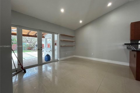 Casa en alquiler en Miami, Florida, 2 dormitorios, 150.97 m2 № 1992841 - foto 13
