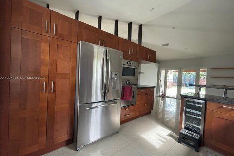 Casa en alquiler en Miami, Florida, 2 dormitorios, 150.97 m2 № 1992841 - foto 17