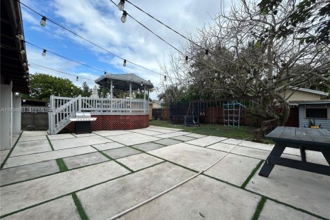 Casa en alquiler en Miami, Florida, 2 dormitorios, 150.97 m2 № 1992841 - foto 22