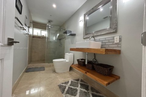 Casa en alquiler en Miami, Florida, 2 dormitorios, 150.97 m2 № 1992841 - foto 8