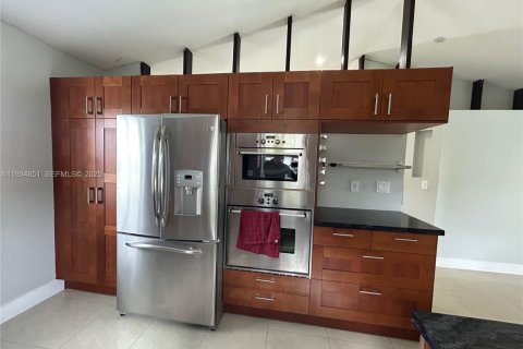 Casa en alquiler en Miami, Florida, 2 dormitorios, 150.97 m2 № 1992841 - foto 16