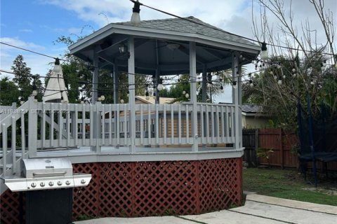 Casa en alquiler en Miami, Florida, 2 dormitorios, 150.97 m2 № 1992841 - foto 20